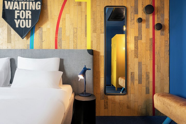 Room 51 of 146