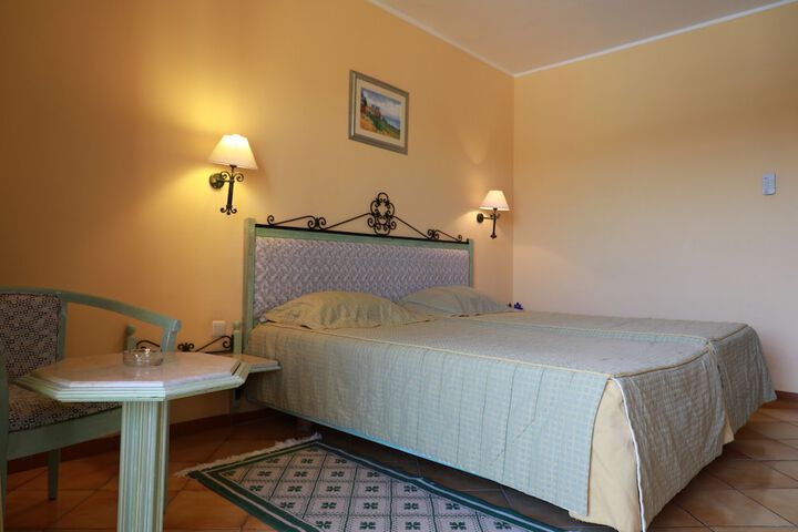 Room 4 of 38