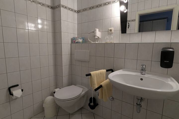 Room 8 of 19