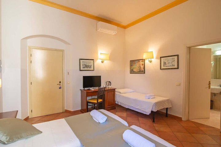 Room 43 of 90