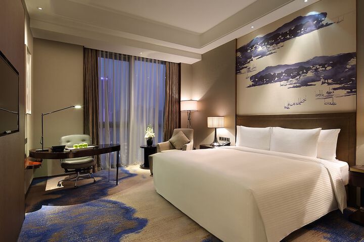 Room 8 of 35