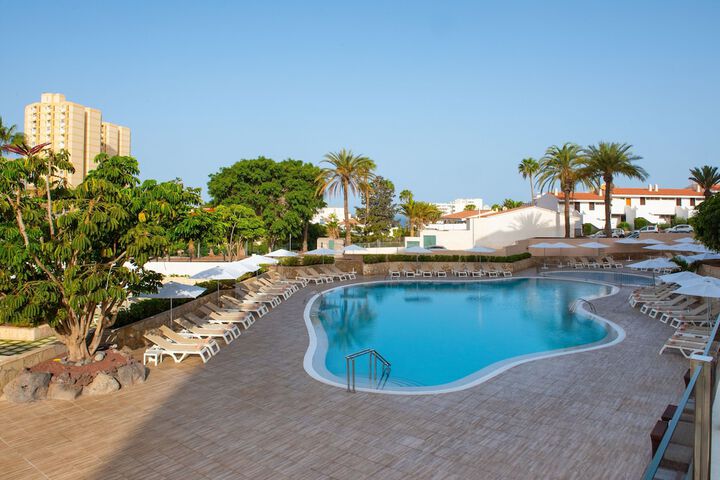 Hotel with Pool