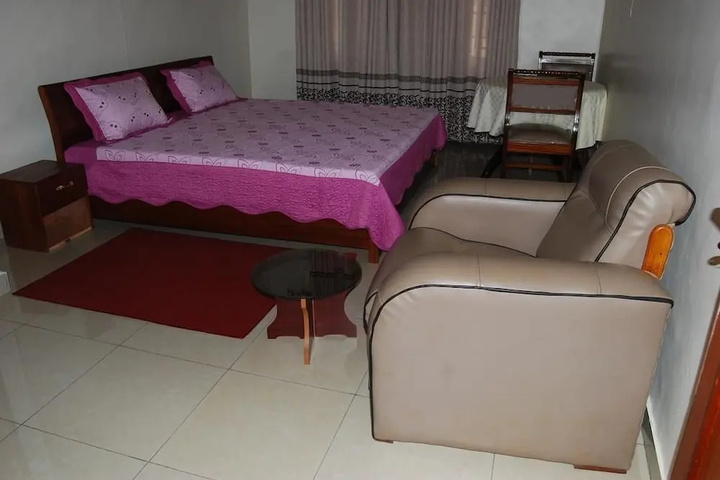Room 4 of 15