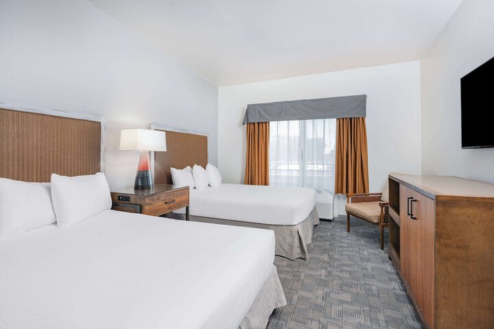 1 King Bed Suite (10 of 10)