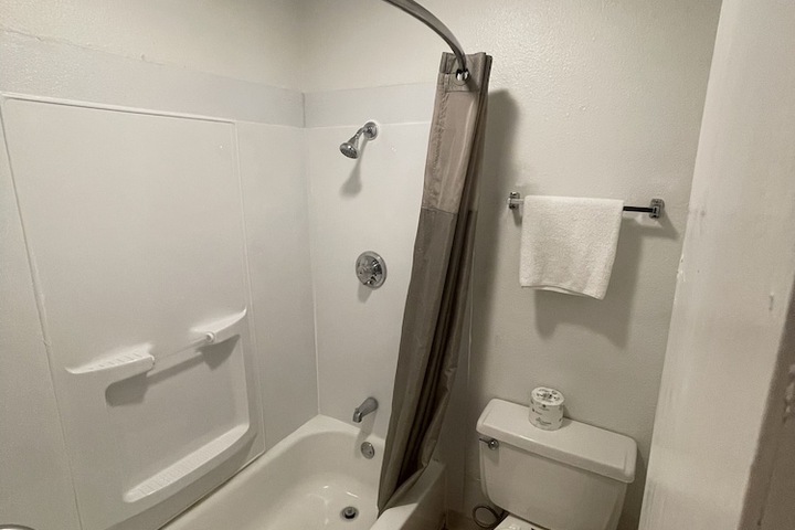 Room 18 of 28