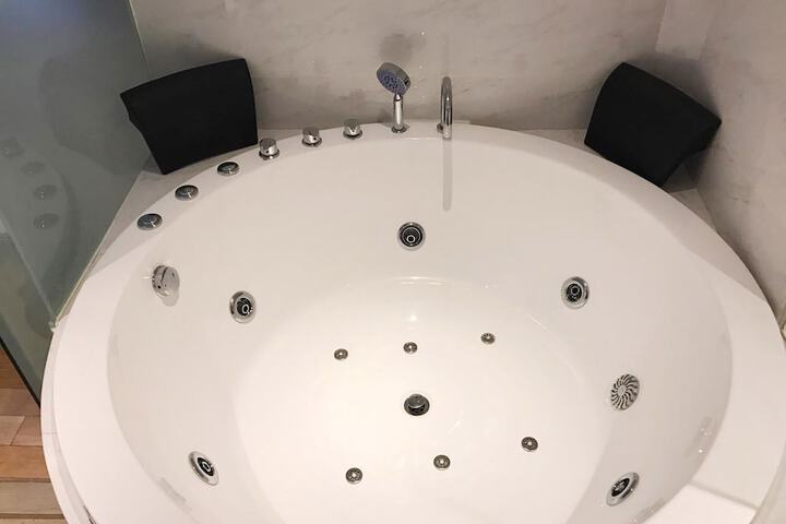 Hot Tub 42 of 51
