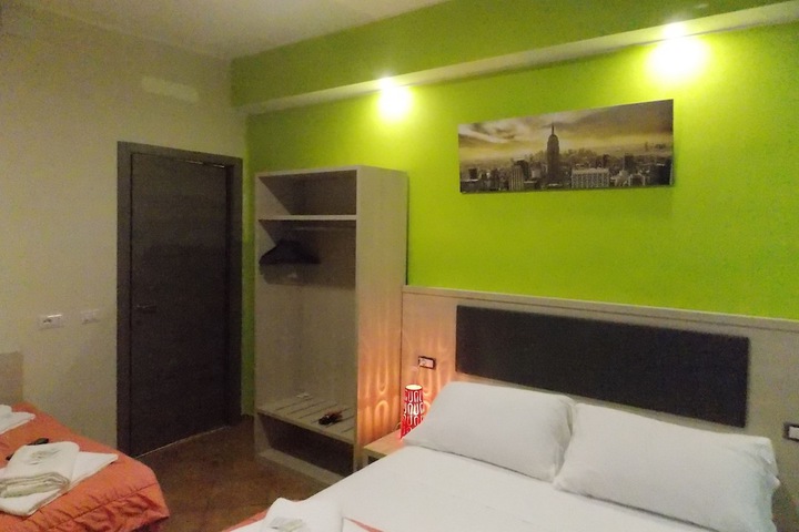 Room 9 of 39