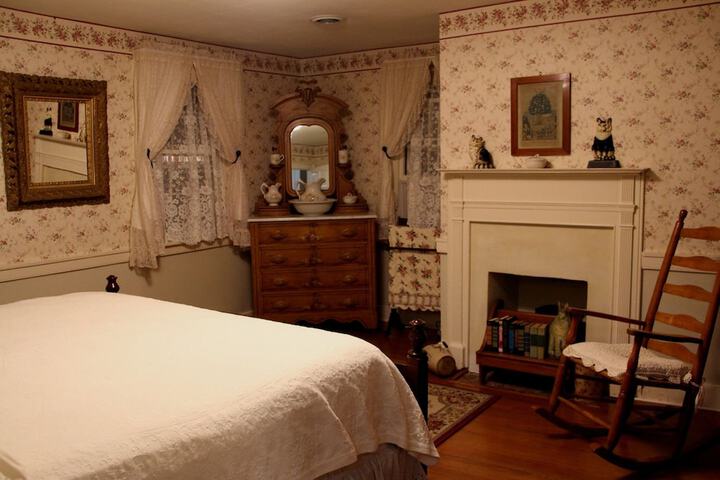 Room 3 of 40