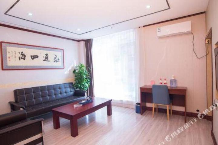 Bali Island Holiday Hotel (Hengshui Railway Station)