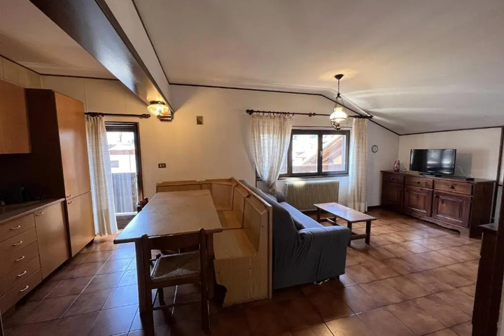 Room 3 of 10