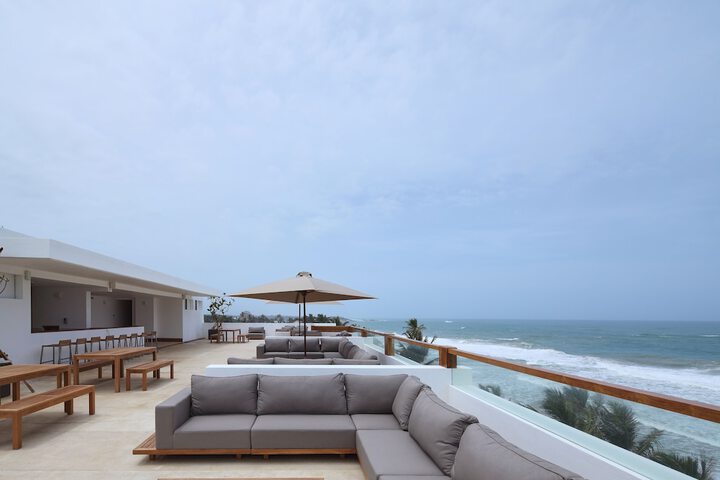 Sundeck 74 of 81