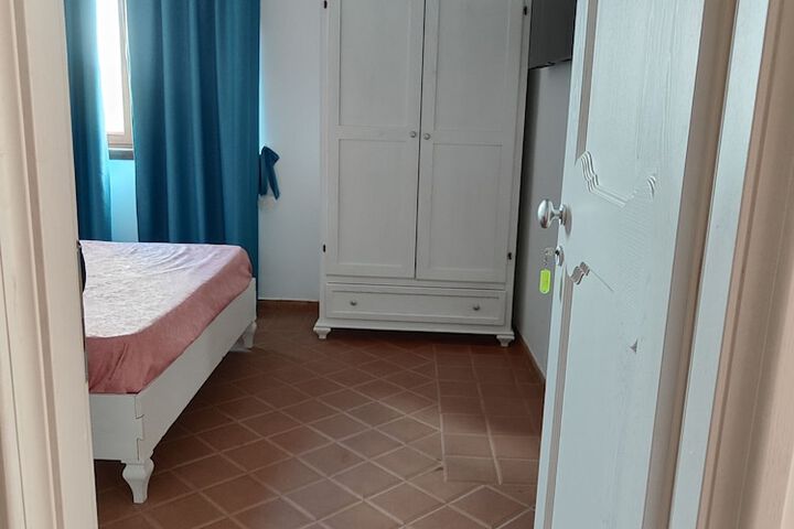 Room 11 of 34