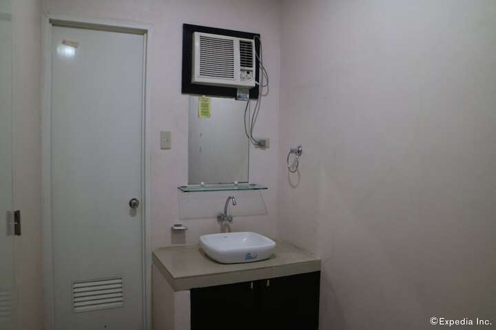 Room 21 of 28