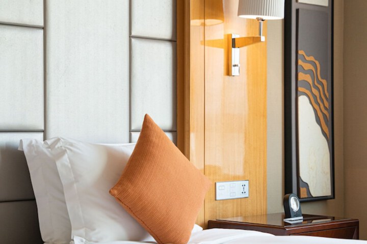 Room 12 of 90