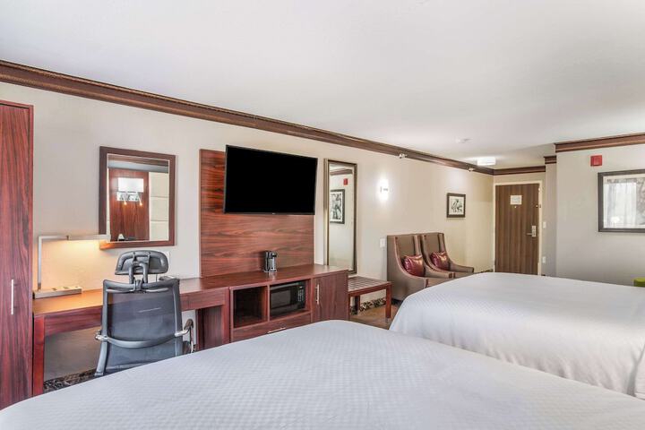 2 Queen Beds (20 of 25)