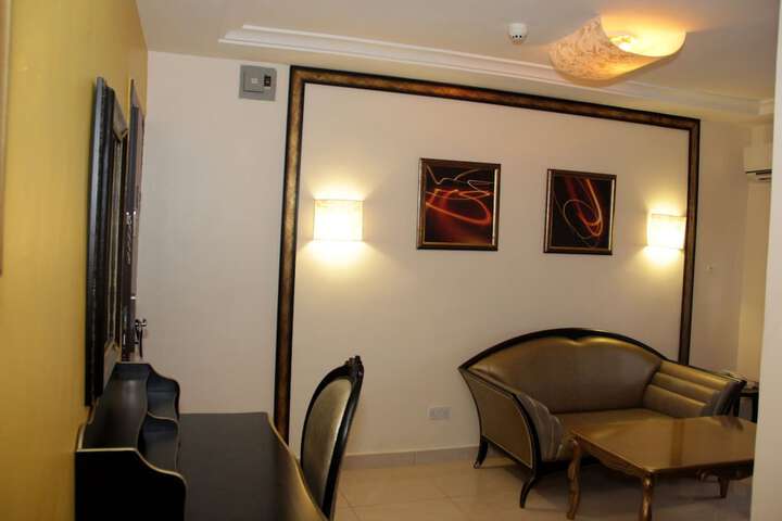 Room 7 of 33