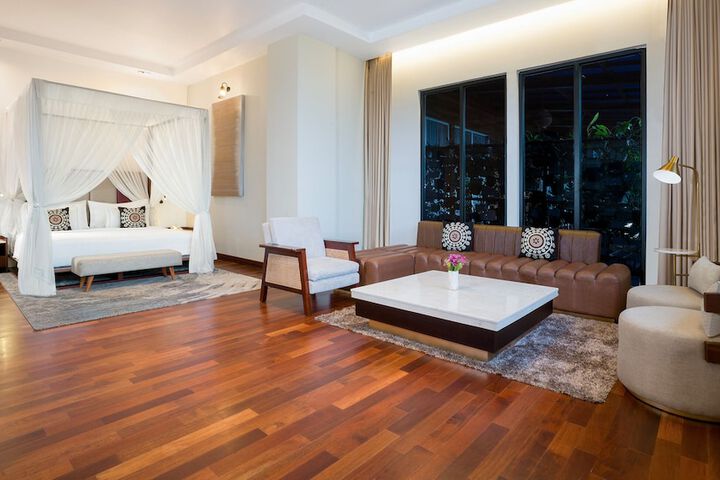 Room 28 of 235