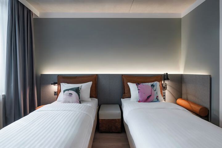Room 12 of 74