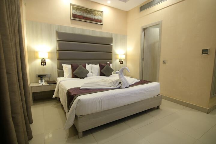 Room 10 of 24