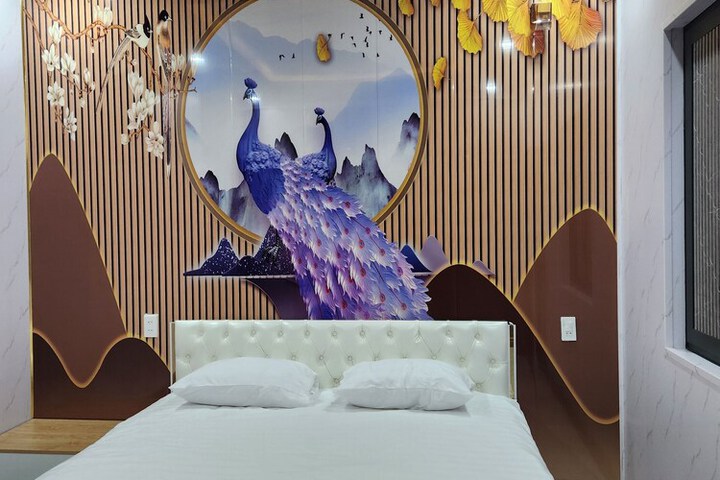 Room 10 of 42