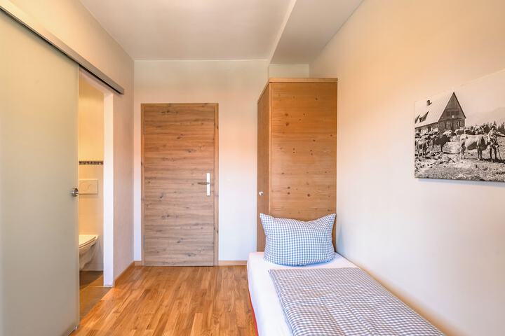Room 6 of 42