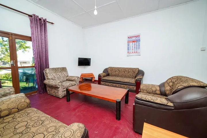 Room 5 of 11