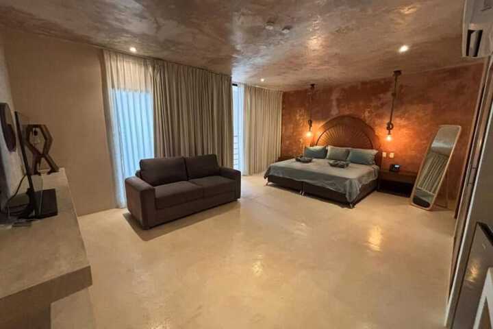 Room 16 of 74
