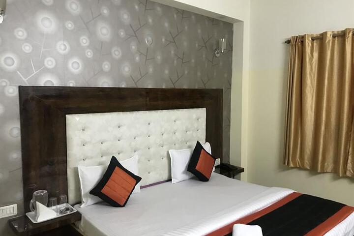 HOTEL AAMANTRAN INN