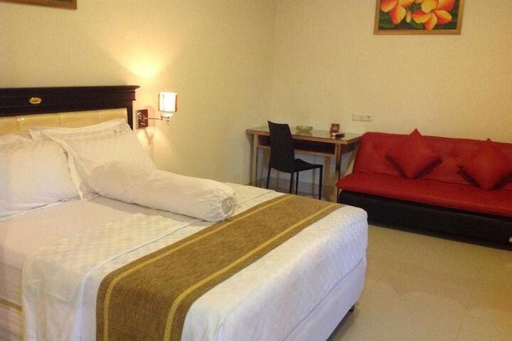 Room 4 of 16
