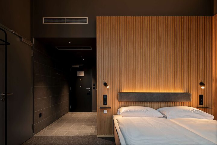 Room 51 of 90