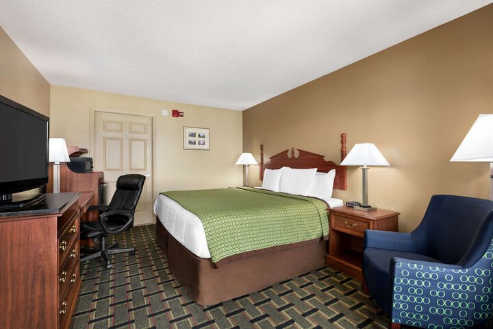 1 King Bed (6 of 7)