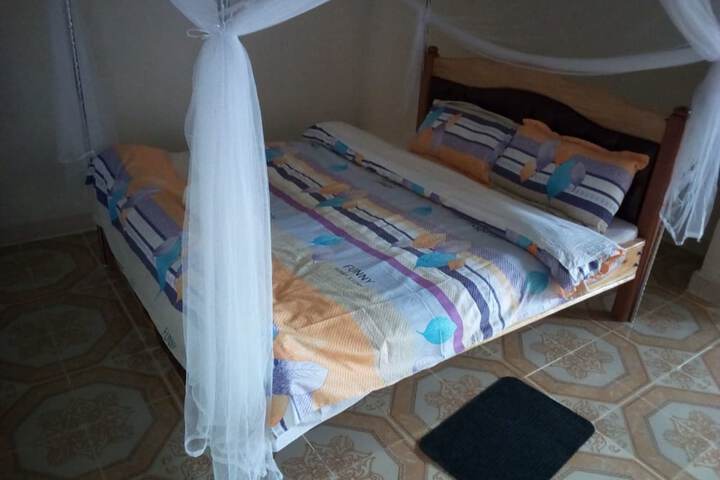 Room 4 of 20
