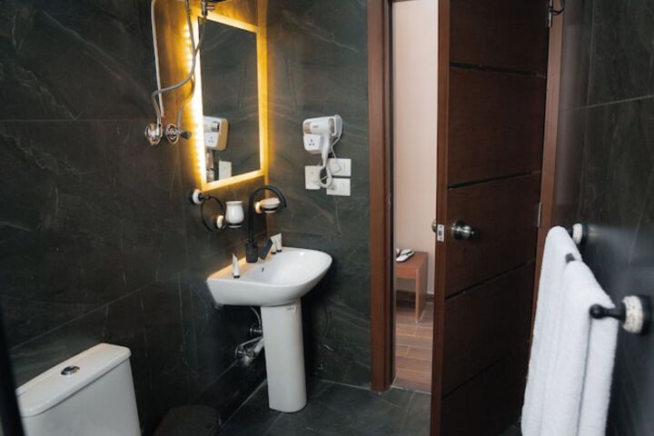 Room 50 of 77