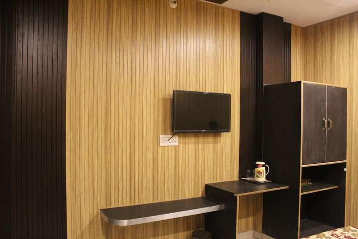 Room 11 of 23