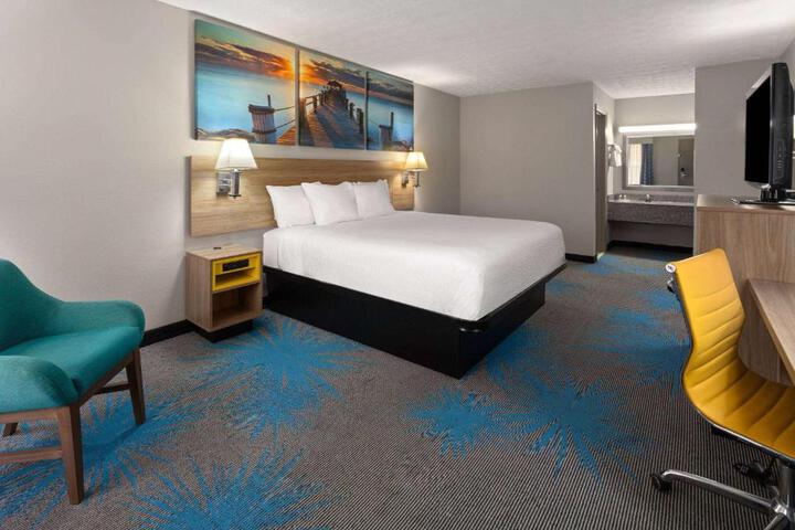 1 King Bed (3 of 34)