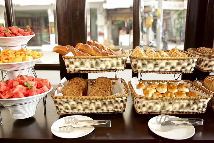Breakfast/Coffee Service 75 of 102