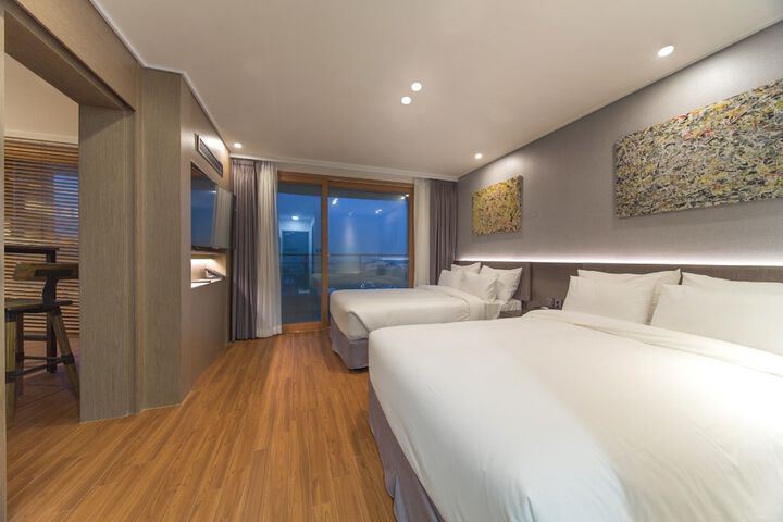 Room 8 of 111
