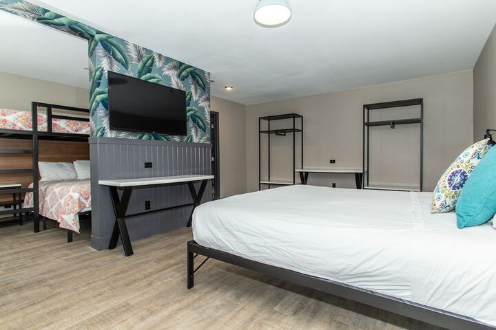 1 King Bed | Bunk Bed (7 of 15)