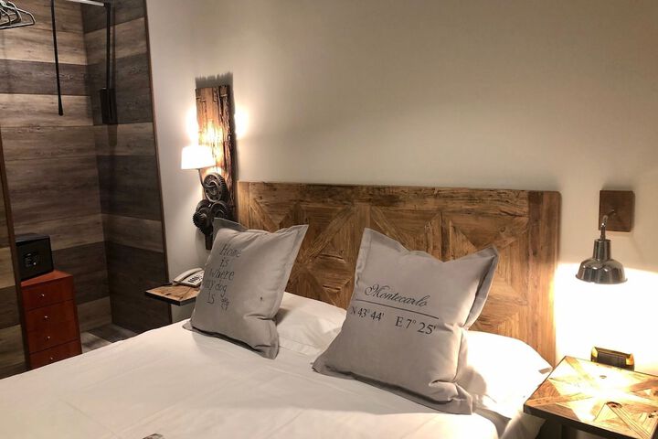 Room 17 of 90