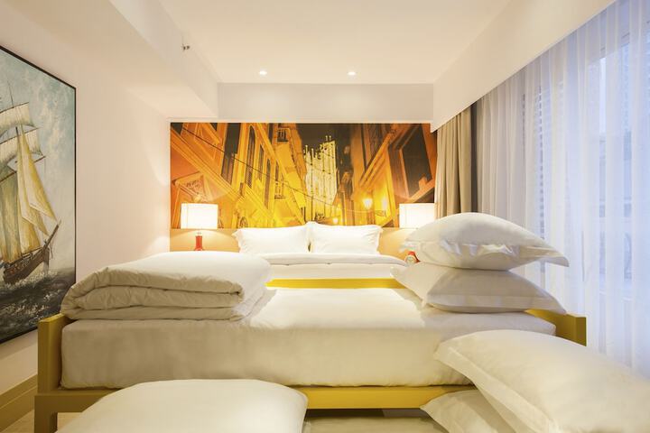 Room 16 of 37