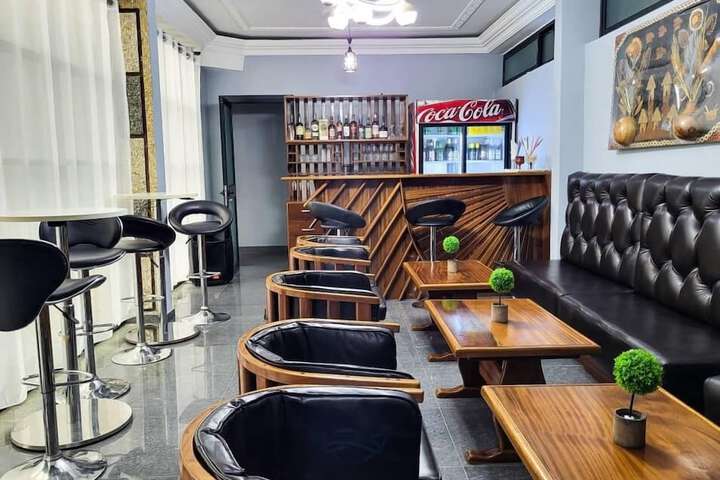 Lounge 67 of 79