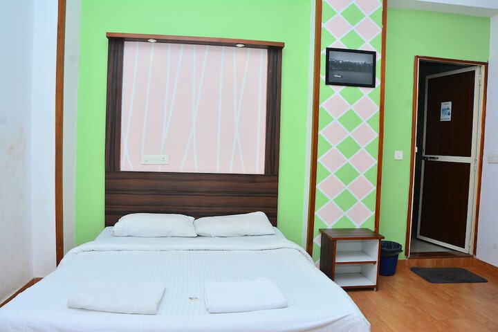 Room 15 of 37