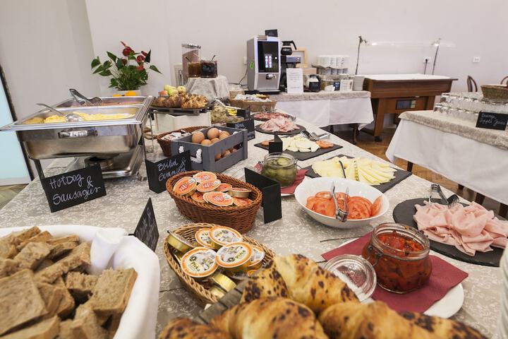 Dining 18 of 20