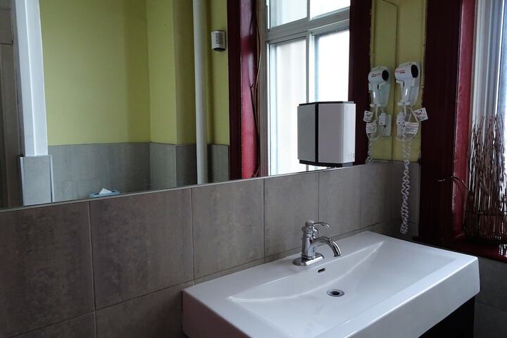 Room 52 of 62