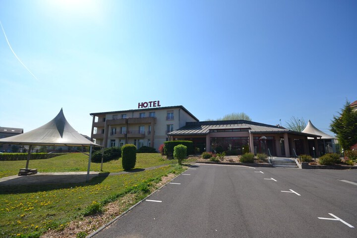 Hotel Exterior 33 of 33