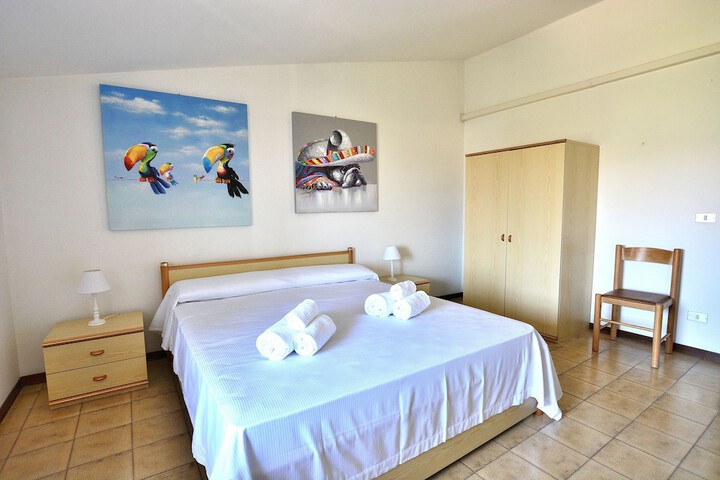 Room 8 of 25