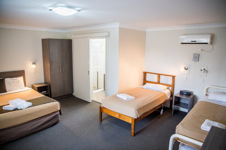 Room 4 of 31