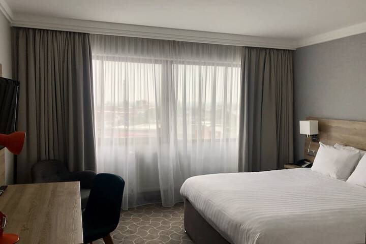 Room 29 of 210
