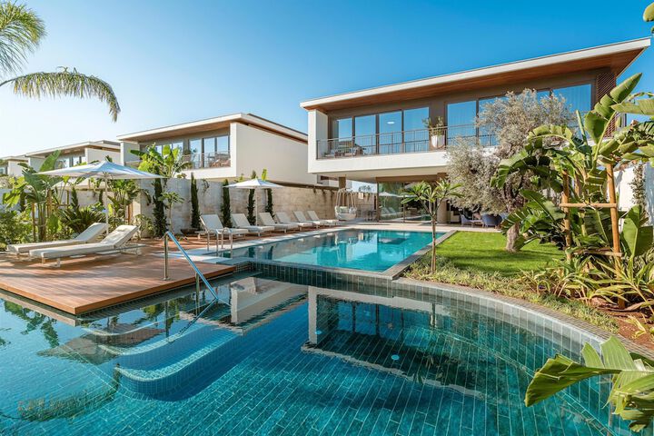 Pool 58 of 111