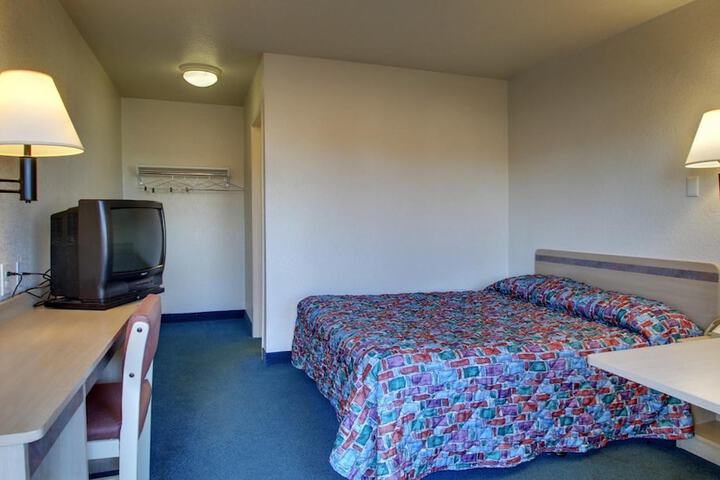 Room 9 of 35